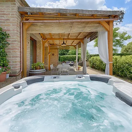 La Capanna Di Elfo Luxury View سيينا